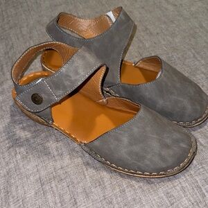 Gray Leather-Like closed toe Sandals size 40